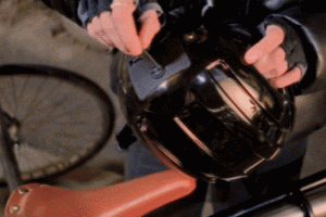 wÿnd Helmet with Hand Crank Powered Lights