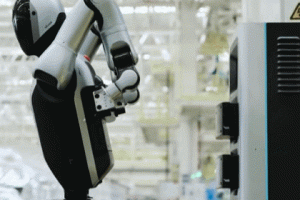 Walker S2: Humanoid Robot That Changes Its Own Battery
