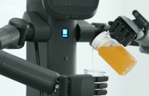 FlashBot Arm Robot Can Pour Juice When Disturbed by Humans