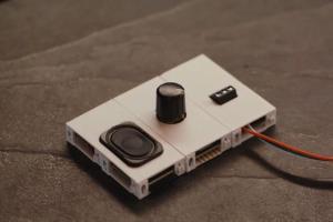MakerTiles: Modular Programmable Tiles for DIY Robots & Electronics