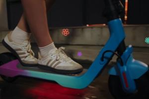 NAVEE K100 Max Kids Electric Scooter with Apple Find My