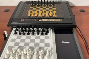 Chessnut EVO vs Milton Bradley Grandmaster Chess Robot